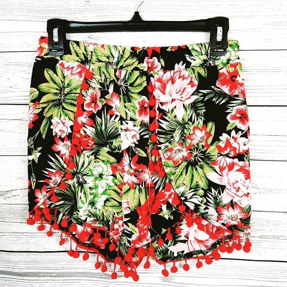 Floral Shorts with Pompom Embellishment Sz L